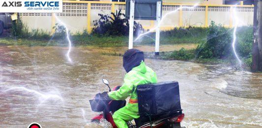 6 วิธีขับรถลุยน้ำท่วมแบบตึงๆ